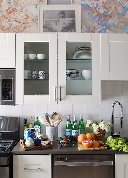 Lilse used large-scale art on top of the cabinets as a renter-friendly way to bring color to the space. Design by Lilse McKenna; photo by Victor Harshbarger.
