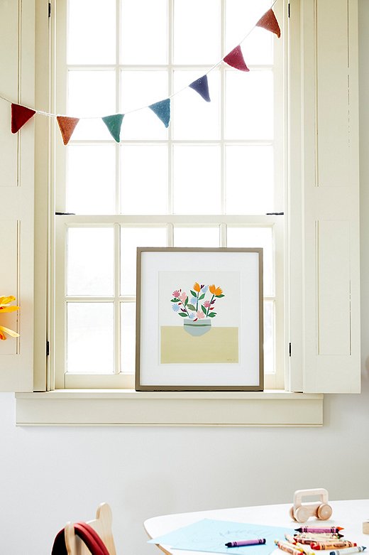 A graphic floral artwork has plenty of grown-up style but feels kids’-room appropriate.
 
