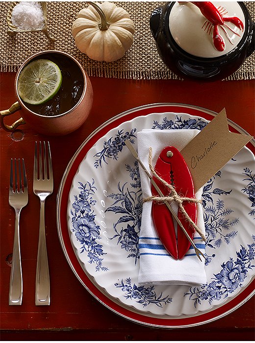 Place cards underscore the evening’s nautical twist (and take no more than a pair of lobster crackers, some brown paper, and a few inches of twine to create). 
