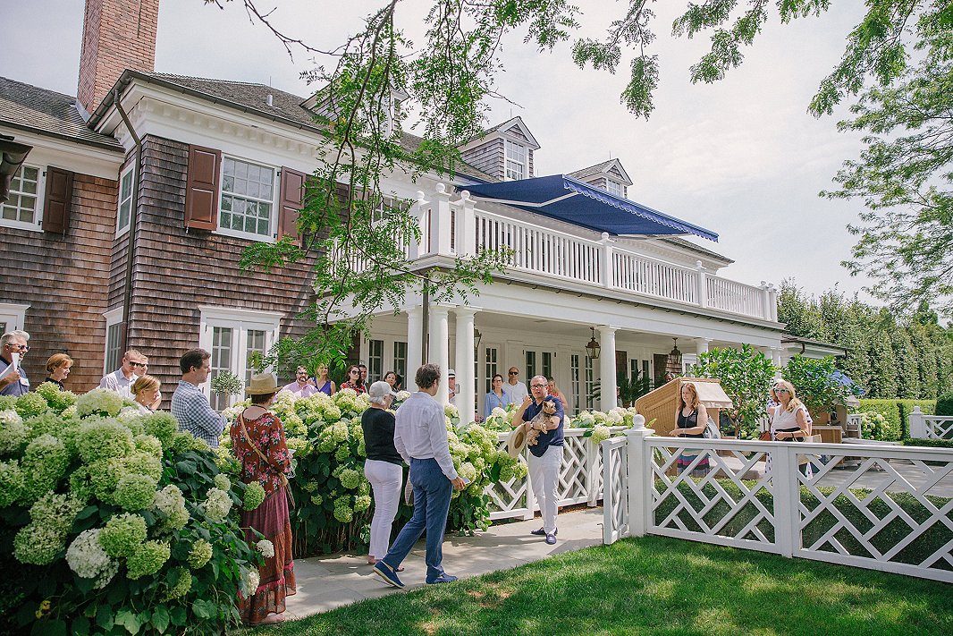 In contrast to Kelly’s home is the more-traditional abode of designer Alex Papachristidis. (You can tour his Manhattan home here.) The impeccably manicured grounds include a pool and a pool house, a vegetable garden, and a tennis court.
