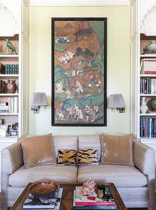 Symmetrical built-ins frame a trim settee in what Chad calls the “green room.” A tiger-print pillow adds a dash of glamour.
