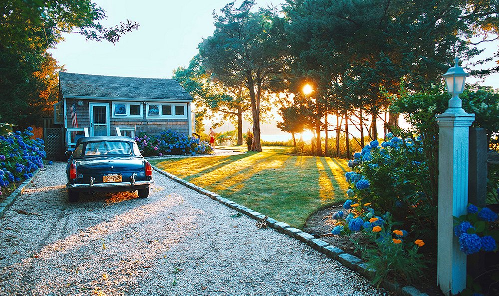 Tour a Photographer’s Summer-Ready Long Island Retreat