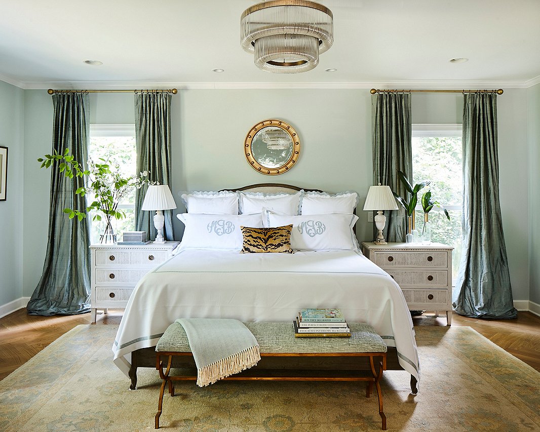 Minnette designed the master bedroom to be a respite from the noise of everyday life, and chose a color palette of “watery” blues to create that restful atmosphere. A touch of Scalamandré tiger print pops against crisp and classic Matouk linens.
