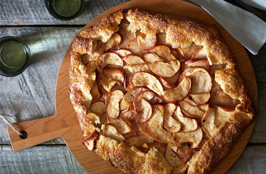 Rustic Skillet Apple Pie Recipe - Hostess At Heart