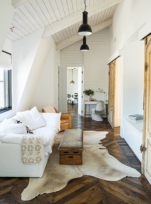Get Inspired By The Warm Minimalist Decor Trend