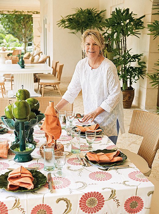 Legendary designer Bunny Williams, a consummate hostess, built her vacation home in Punta Cana with the intention of inviting friends to visit and stay each winter. “If ever there was a place built for entertaining, it is La Colina,” writes Bunny in her book A House by the Sea.
