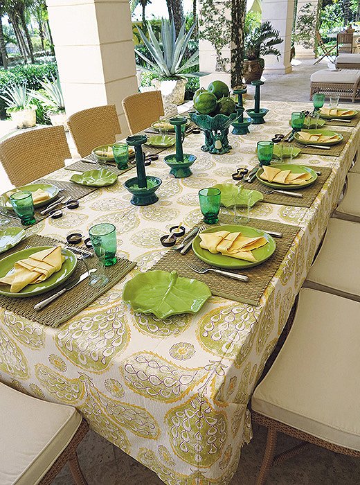 Drawing inspiration from the verdant gardens of La Colina, sage, emerald, and rich teal enliven the tablescape of one of Bunny’s alfresco lunches.
