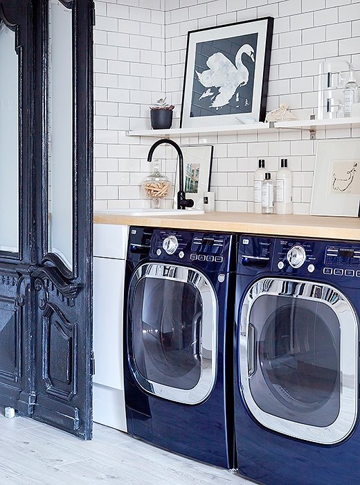 Love this beautiful laundry room