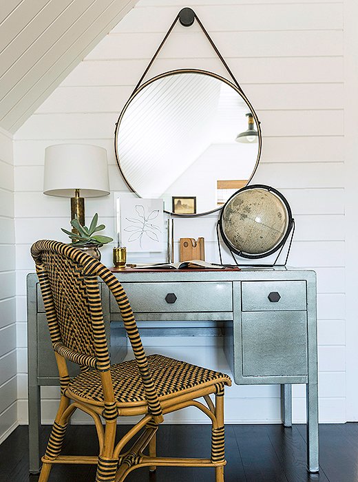 “The room just called for a little spot like that when you enter the space,” laughs Matthew, who tucked away a painted metal desk that was his husband’s and a beloved BDDW mirror just off the doorway. “We try not to do any serious work in here. Maybe writing a letter or a thank-you card.”
