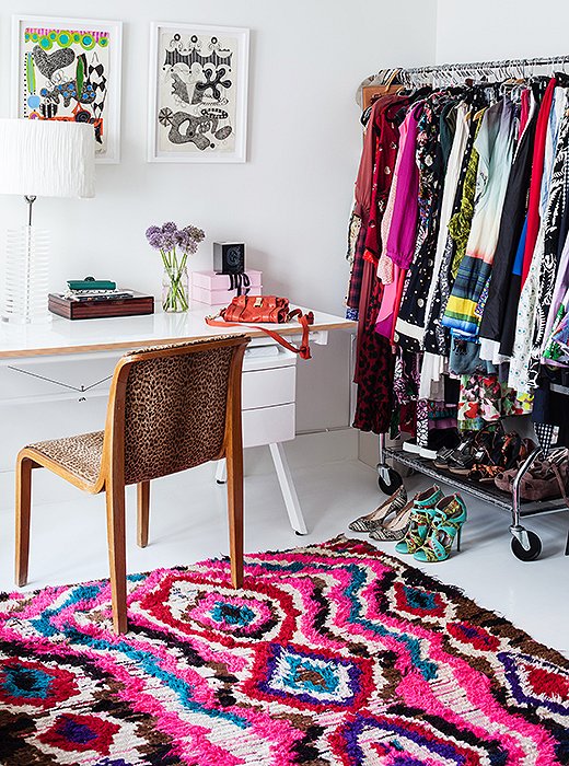 How To Decorate With Patterned Rugs, How To Use A Small Rug In Big Room
