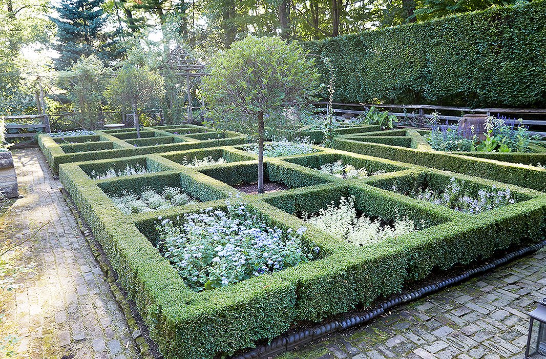 Bunny planted boxwoods in ornamental squares and diamonds for her parterre. She was inspired by the famed English gardener and writer Rosemary Verey, whose kitchen gardens took after classic French potagers.
