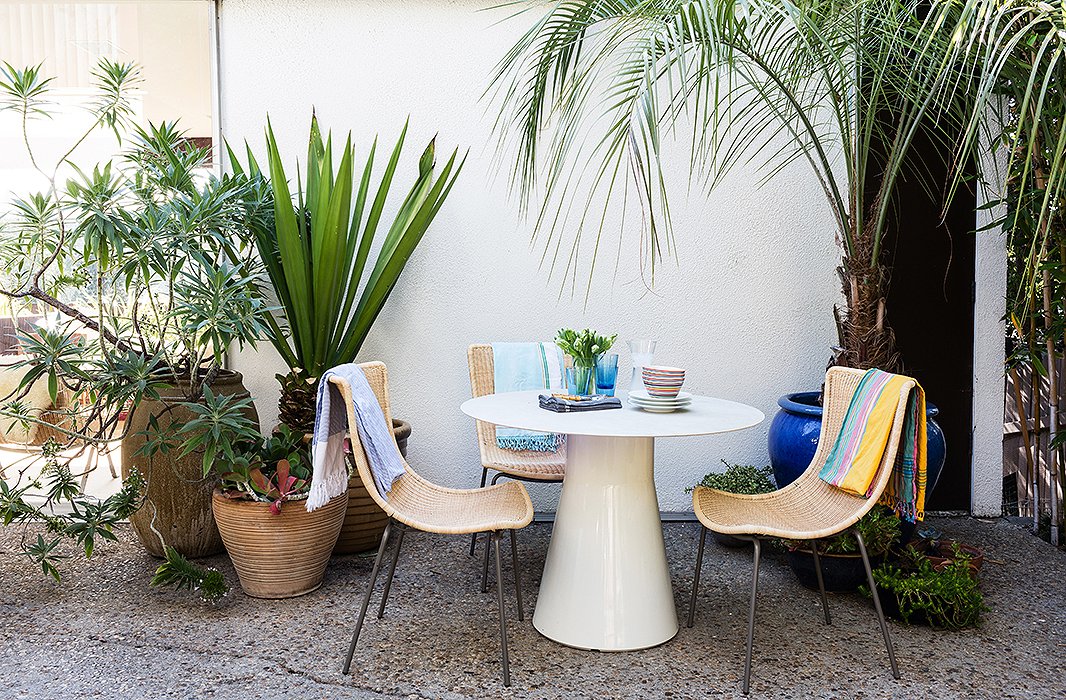 Your Outdoor Dining Space, Round Outside Table