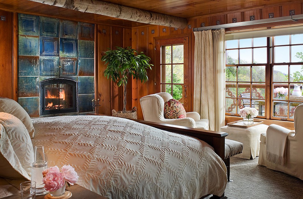 “Tons of natural wood—butternut, oak, maple, pine—flow throughout all the spaces,” Michael notes, including the cozy bedroom of the Chalet.
