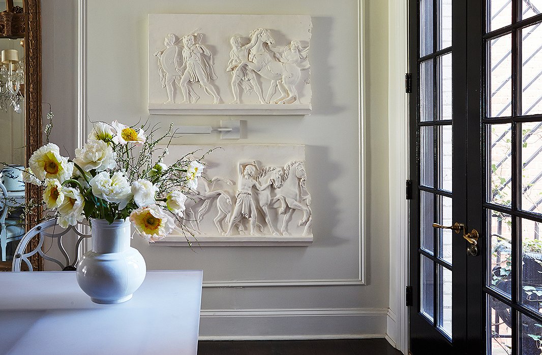 Known for his studied eye for art, antiques, and artifacts, Darryl commissioned a local plasterer to recreate these cast friezes inspired by the painting Entry of Alexander into Babylon. “To be clear, I would never place art as a decoration in a room. I would far more be prone to design a room around the art.”
