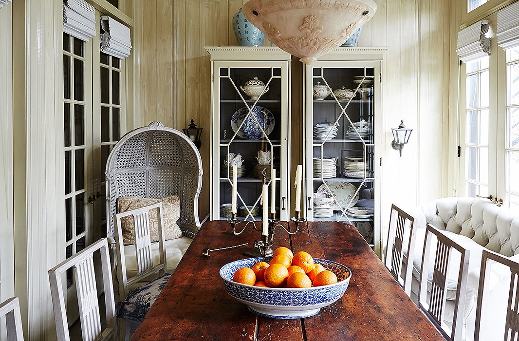 The breakfast room, and its adjacent outdoor terrace, is where Darryl gathers most with friends. “I think what is most surprising to people when they come to my house is that it is quite lived-in—I am good with a spill, and I don’t just say that to comfort the guilt-stricken guest,” he laughs.
