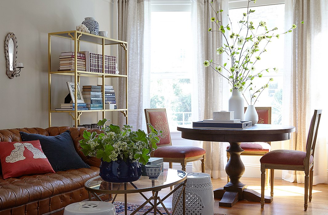 When entertaining, Stacie disassembles her pedestal table to make room for her Jacobean desk, or she moves it to her entry hall, where it can be used as a second dining table.
