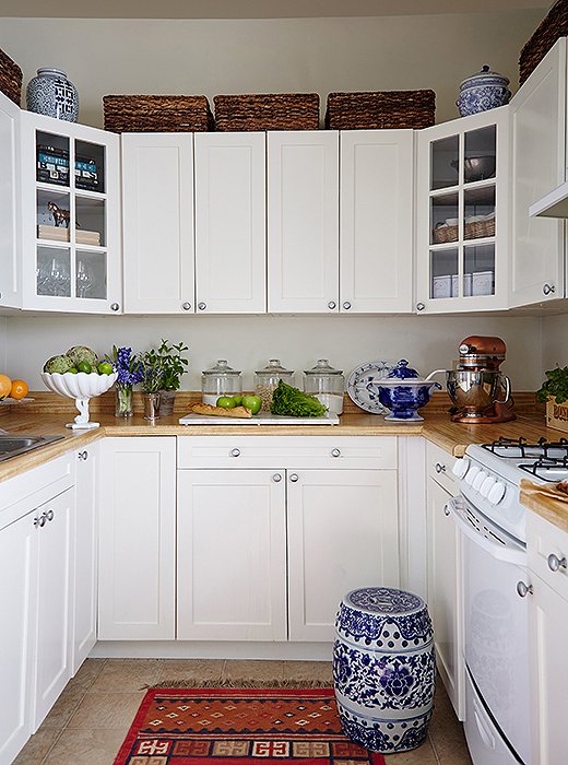 Short on kitchen storage, Stacie displays a lot of items, such as her favorite Dutch oven, which lives on the stovetop. “We have glass jars that keep frequently used things like flour and sugar on the counter.”
