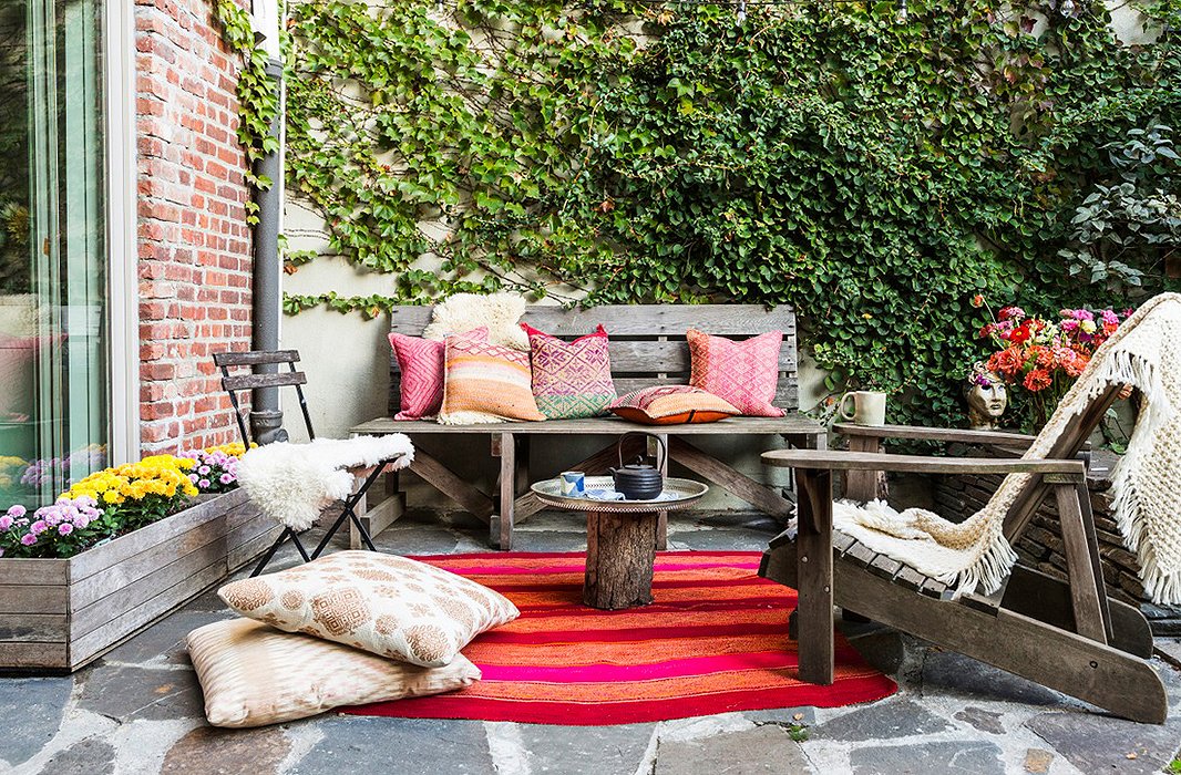 6 Decorating Ideas to Make the Most of a Small Outdoor Space