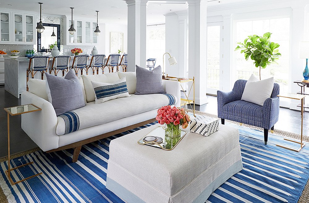 As is, this room’s palette calls to mind sailing and beachcombing. It can easily be warmed up with the addition of sheepskins and toasty throws. Photo by Manuel Rodriguez.
