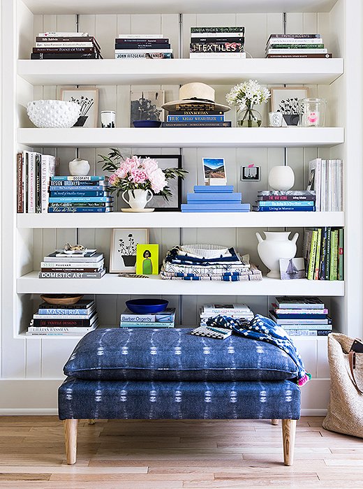 9 Foolproof Bookshelf Decorating Ideas