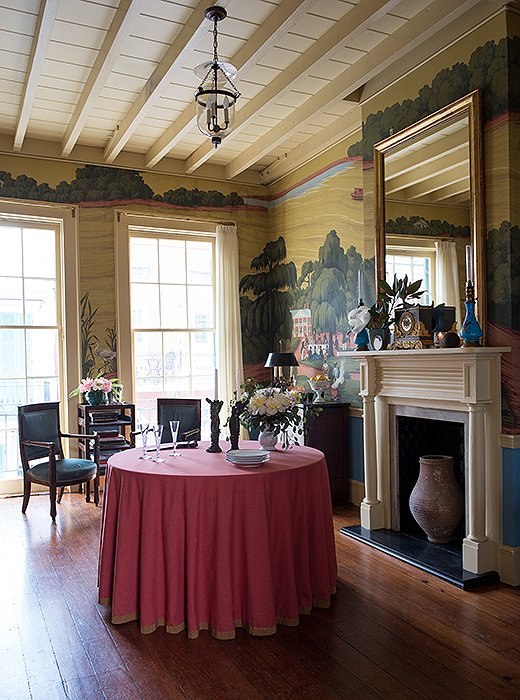 Thomas set up the parlor room to function like a salon, with the furniture positioned around the edges, as was the custom in homes in the past. “It’s a multipurpose room,” he says, noting that the table can easily be moved. “We’ll have drinks before dinner here and do projects on the round table—everything from making Mardi Gras costumes to little art projects.” See similar skirted round tables here.
