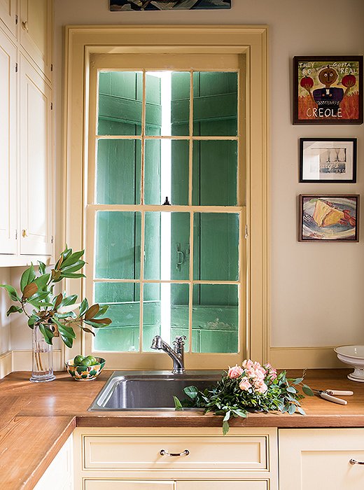 The kitchen is located just off the front door, and as it’s a working space, Thomas chose not to overemphasize it. “We wanted it to look more like a butler’s pantry than a kitchen—small and functional,” he says. “The wood countertops and cabinets relate to the antique doors in the house. The genius is that it doesn’t catch your attention; you walk by quickly and enter the mural room.”
