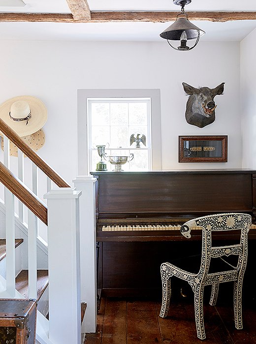 Jennifer made room for a piano and chair in her entryway.
