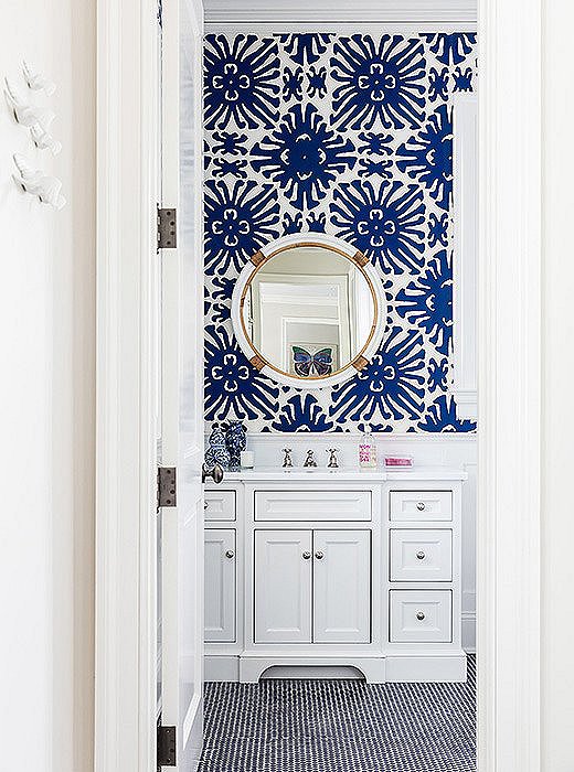 Bold Decorating Ideas for Small Bathrooms