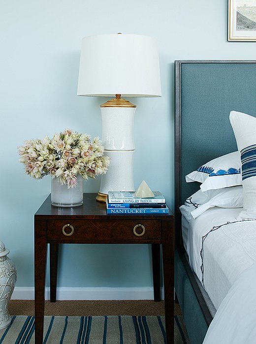 The nightstands and the porcelain table lamps bring a bit of traditional style into the space.
