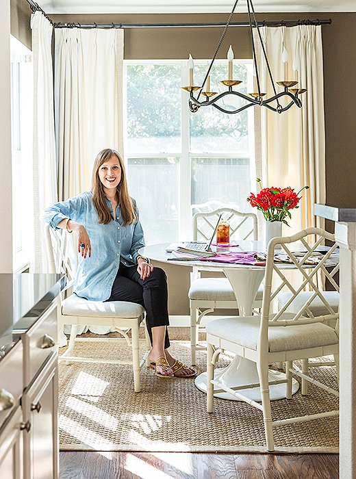 A polished Saarinen Tulip table and chinoiserie chairs fill a sun-drenched breakfast nook, where Paloma often works. The iron chandelier and the sea-grass rug balance the cool sheen with some natural texture.
