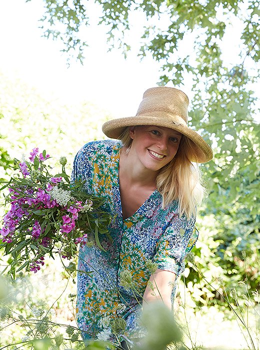 Cutting Queen Anne’s lace and sweet peas—two favorites—from my mom’s garden. Thankfully their season seems to stretch later on Nantucket than elsewhere on the East Coast.
