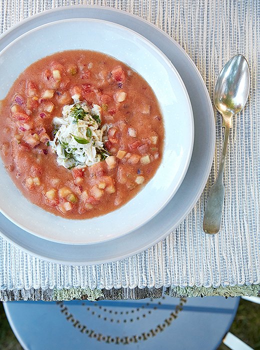 The gazpacho in its element: on a picnic table with natural linens. A glass of rosé has to be nearby.
