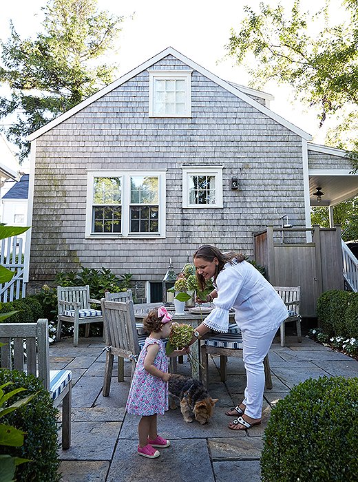 Elizabeth uses the yard for intimate family gatherings and casual get-togethers with friends. “We entertain a lot outside. We barbecue, we have lobsters—there’s a great lobster place where you can call them in, pick them up, and get them already steamed. The backyard is the perfect spot, because you don’t have to worry about it getting dirty.”
