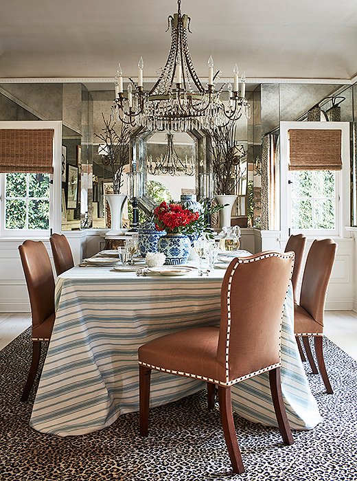 Decorating a outlet formal dining room