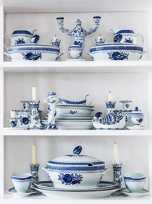Katie’s treasured collection of Royal Copenhagen china was passed down by her mother, a consummate host. “She really would set a dramatic table,” Katie says. “I don’t really have time to do that, but even if it’s lemons thrown in with the blue-and-white china or special napkins, I do try to make everybody feel like an effort was made on their behalf.”
