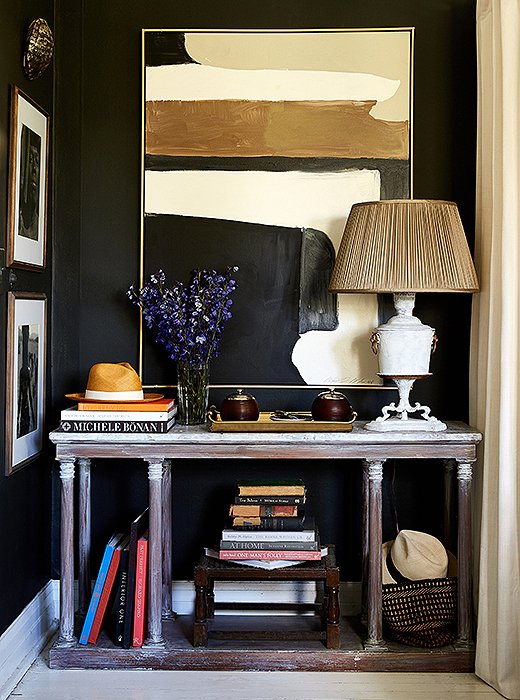 William applied lime wax to the console to soften the color and give it an aged look. The lamp was left over from a showhouse he did in New Orleans, so he whitewashed it and added a new shade. “That’s the power of an expensive shade,” he says.
