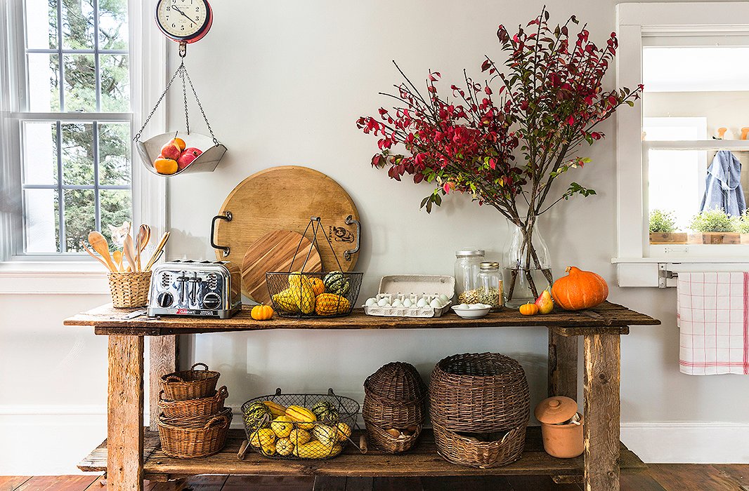 A custom reclaimed-wood console holds baskets of fruits and vegetables in the breakfast area. “We use all local products,” Alicia says. “We have such amazing farms up here. We definitely know where our food is coming from.”
