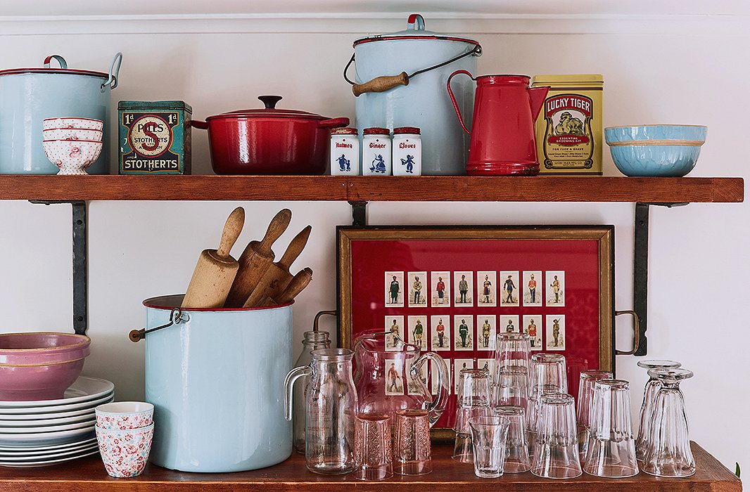 Open shelving displays some favorite finds of Zanna and her husband, who’s known simply as Rassi. Most are antiques picked up on their travels across the country. “We’re both quite little collectors of knickknacks,” Zanna says. Vintage enamel cookware, antique tins, and a decorative tray make for a charmingly nostalgic vignette.
