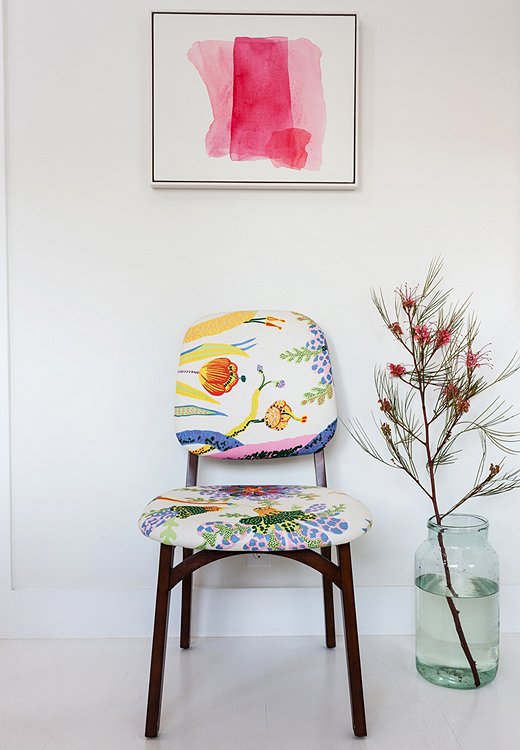 Irene found the set of dining chairs, already upholstered in a vibrant Josef Frank fabric, a decade ago. The pink watercolor is by Mary Weatherford, an L.A. artist known for slashes of neon in her work.

