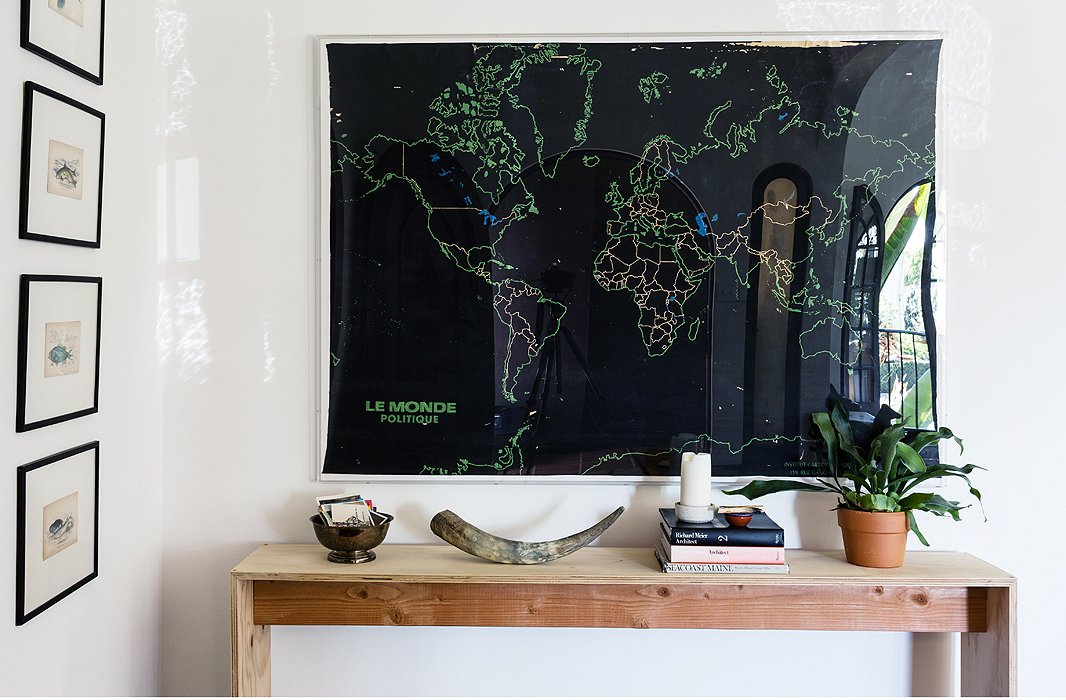 In the entry, Lizzie displays a Belgian map she picked up at the Rose Bowl Flea Market. Beneath it, a simple plywood table made by her husband.
