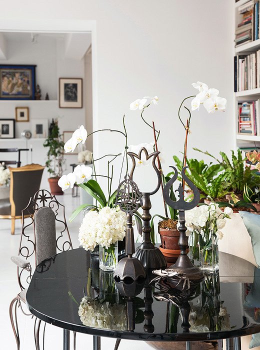 A wide range of orchids (“I love orchids, so I have a lot of different kinds”) and shapely finials occupy the petite dining table when it’s not in use.

