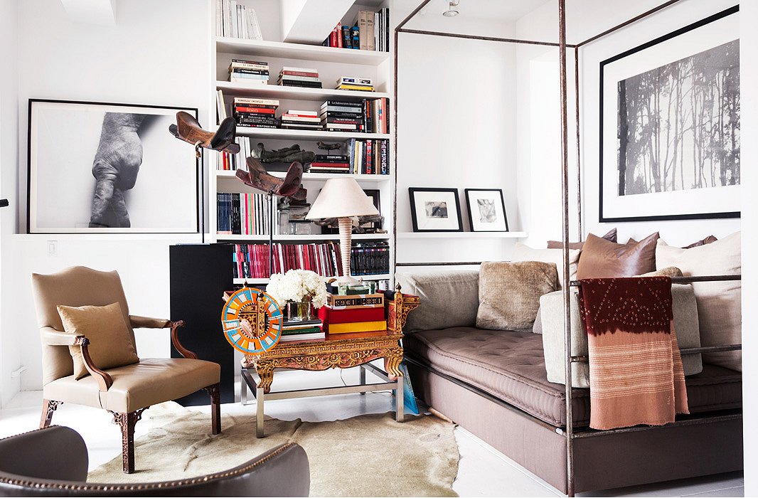 In the media room and guest room—where Vicente starts and ends most of his days—a Burmese monk bench serves as a nightstand alongside black-and-white images of a hands. The tree photo above daybed is the only piece of Vicente’s work displayed in the apartment.
