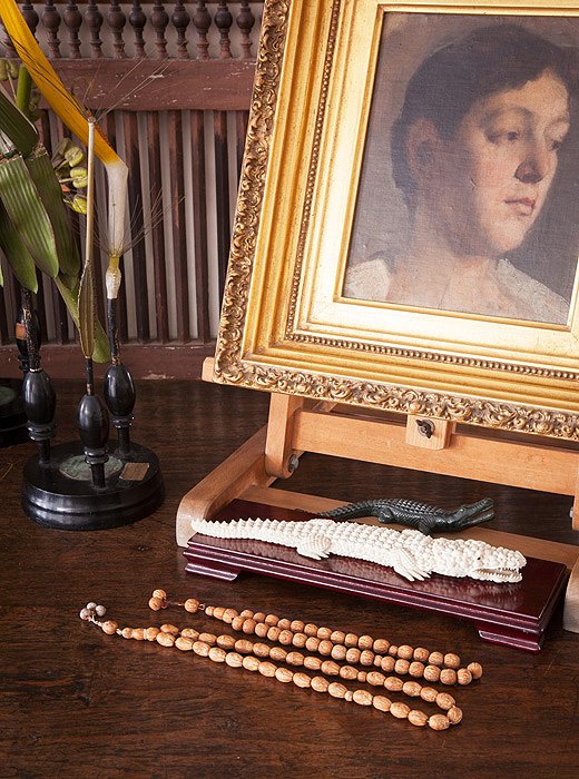 An ivory alligator has the pride of place as one of Vicente’s most prized objects. “I bought it about 15 years ago,” he says. “It’s more than 100 years old.”
 
