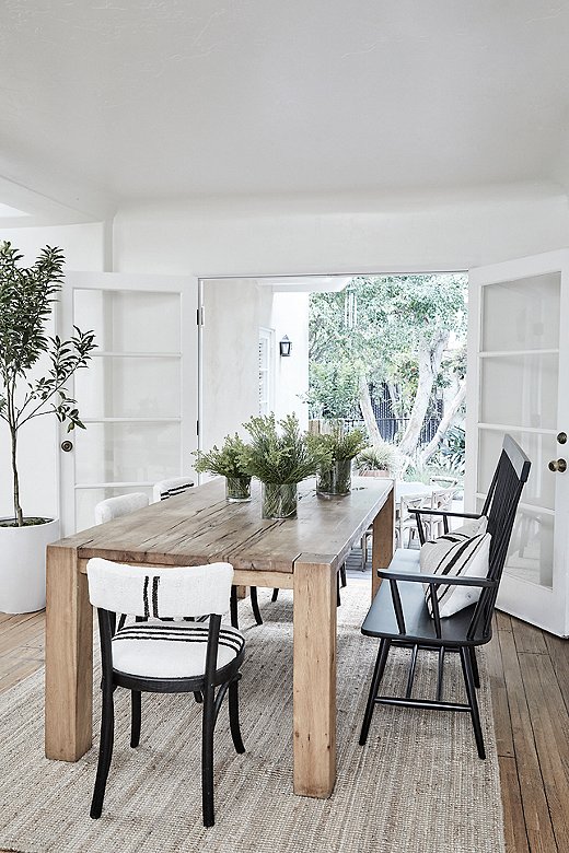 Tammy relied on natural materials to ease the flow between the indoor and outdoor spaces. In the dining room, she used vintage Berber tribal kilim textiles to add a layer of softness. “Those doors open right to the outdoor space and they’re open most of the time, so I feel like it needed to live together,” says Tammy.
