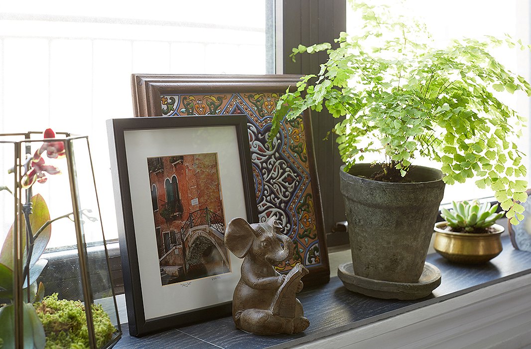 The windowsill has become a revolving showcase for Ari’s travel photography and finds as well as a mini indoor garden for lush greenery. Floor tiles, cut to size, were placed atop the sill.

