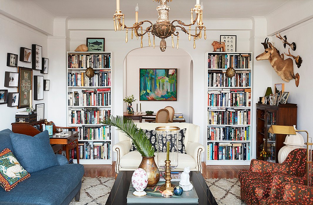 “I hate shopping,” says Matt, “and I don’t like to be in a store for more than 15 minutes… I don’t like to browse, either, except in old used bookstores.” On either side of the living room’s arched opening, bookshelves brim with the couple’s finds.
