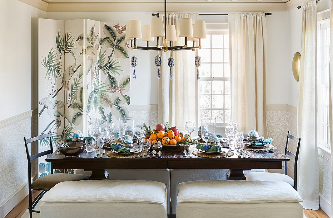 Cloved oranges and a few ornament accents bring this table from everyday to holiday. Photo by Lesley Unruh. 
