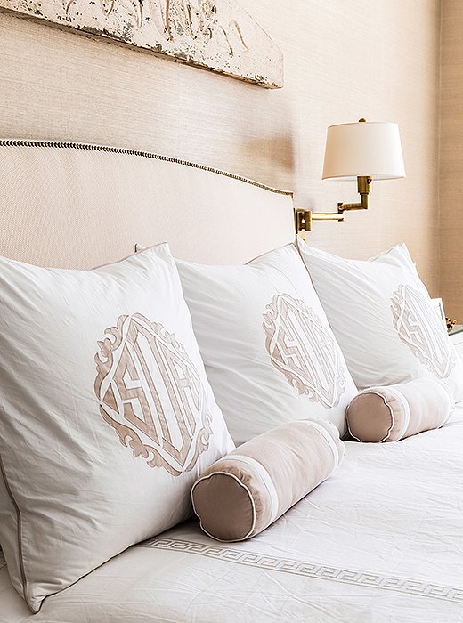 How to Decorate with Pillows of Every Shape and Size