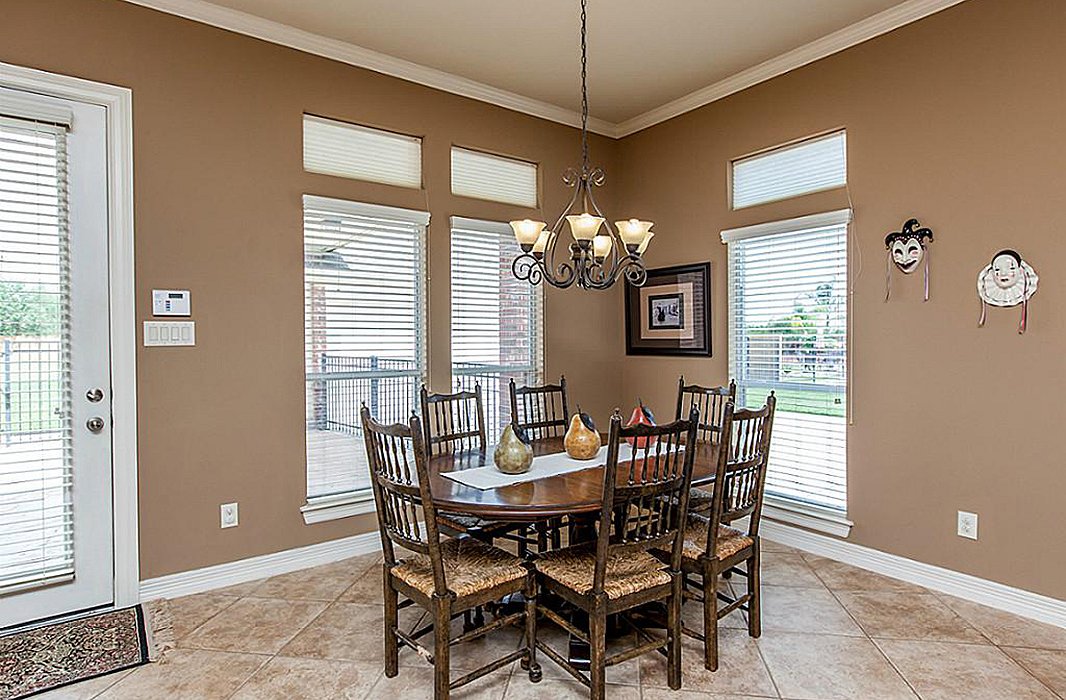 The breakfast nook offered ample space, but it wasn’t being maximized.
