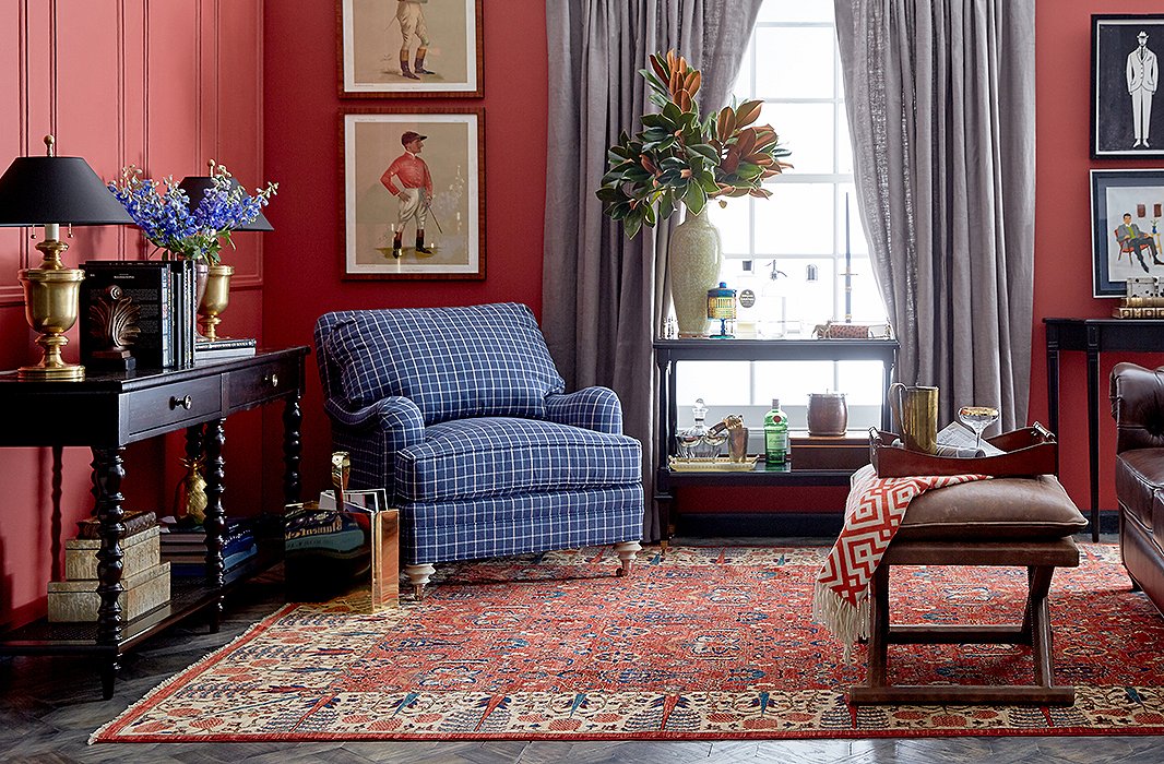 Strong but quiet colors, comfortable seating, and of course, flowers and foliage give this room the combination of comfort and elegance that defines English country style.
